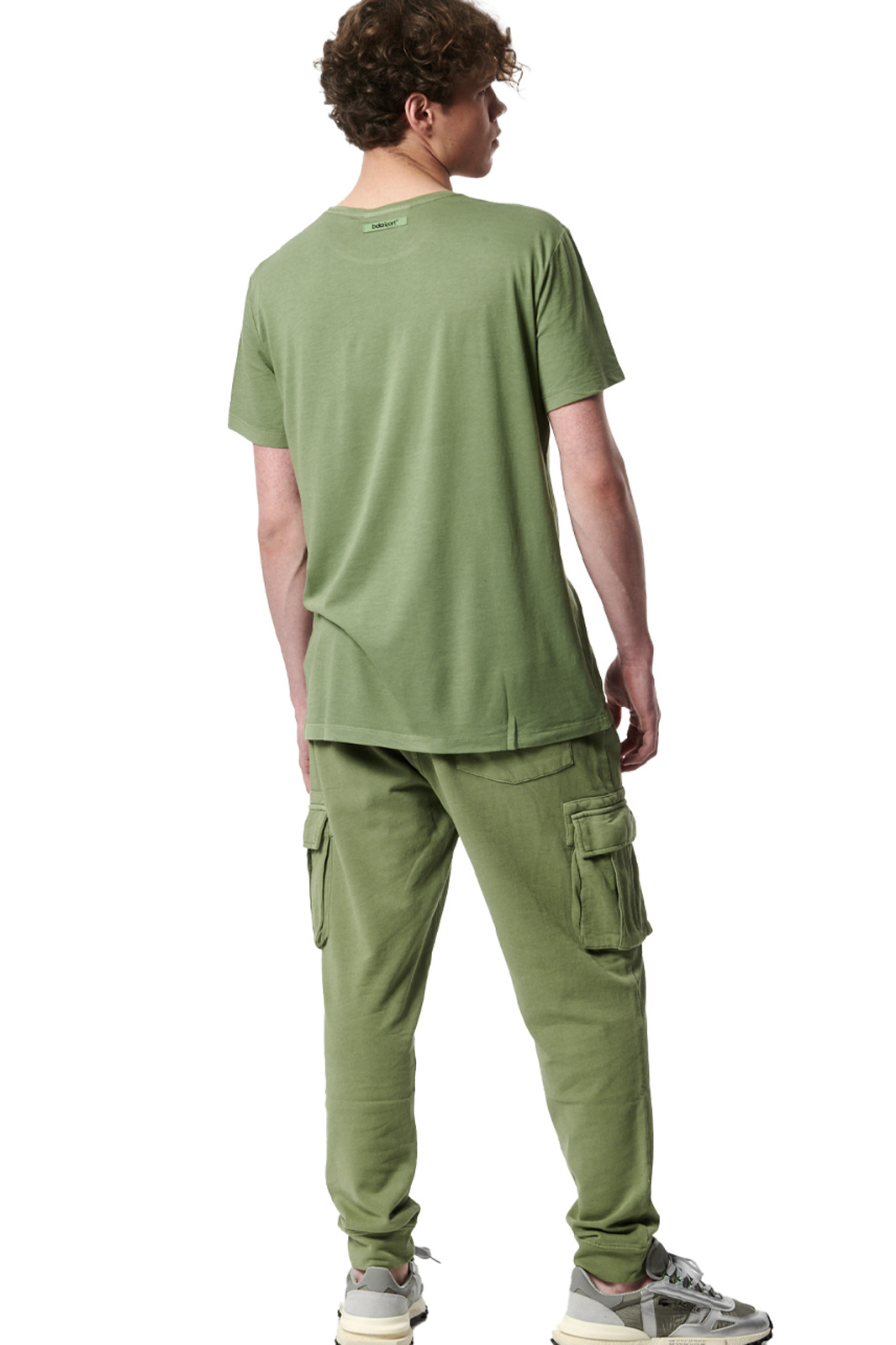 Body Action - MEN'S NATURAL DYE CARGO PANTS - HEDGE GREEN φωτογραφία