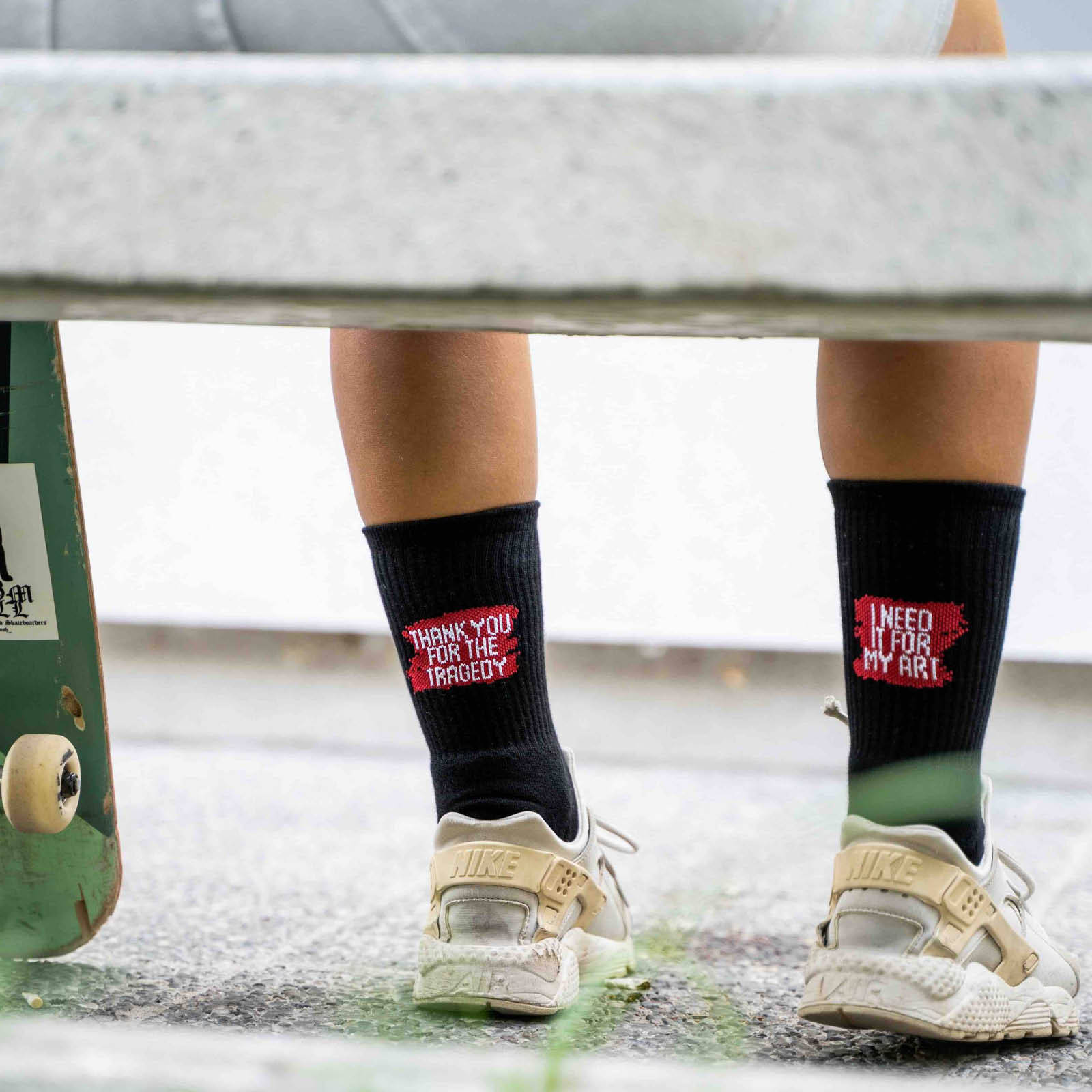 Bee Unusual - BEE UNUSUAL STREET SUGAR “THANK YOU KURT” SOCKS BLK - BLACK φωτογραφία