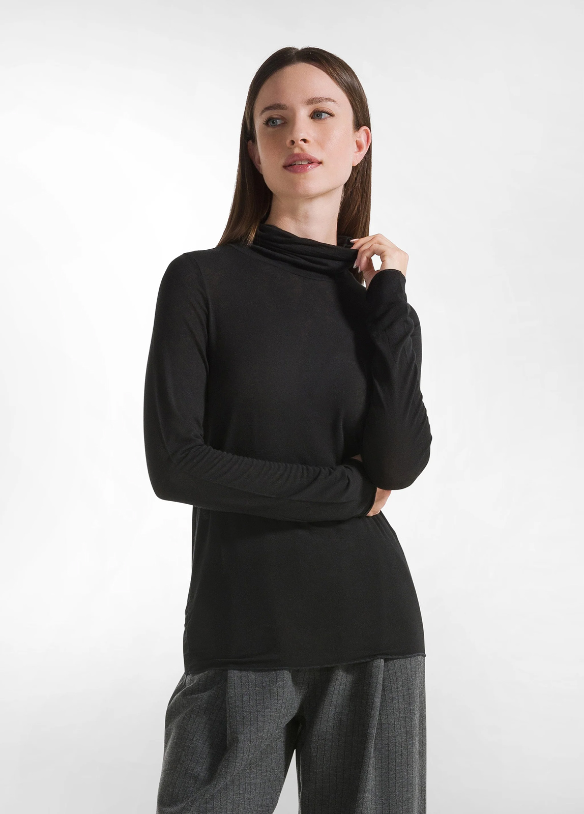 Deha - CASHMERE BLEND HIGH NECK T-SHIRT - 10009-BLACK φωτογραφία