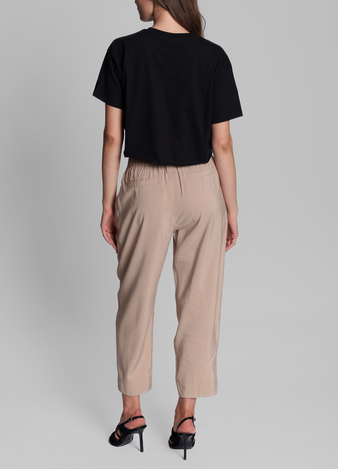 Collectiva Noir - I AM BOLD CROP TEE - BLACK φωτογραφία